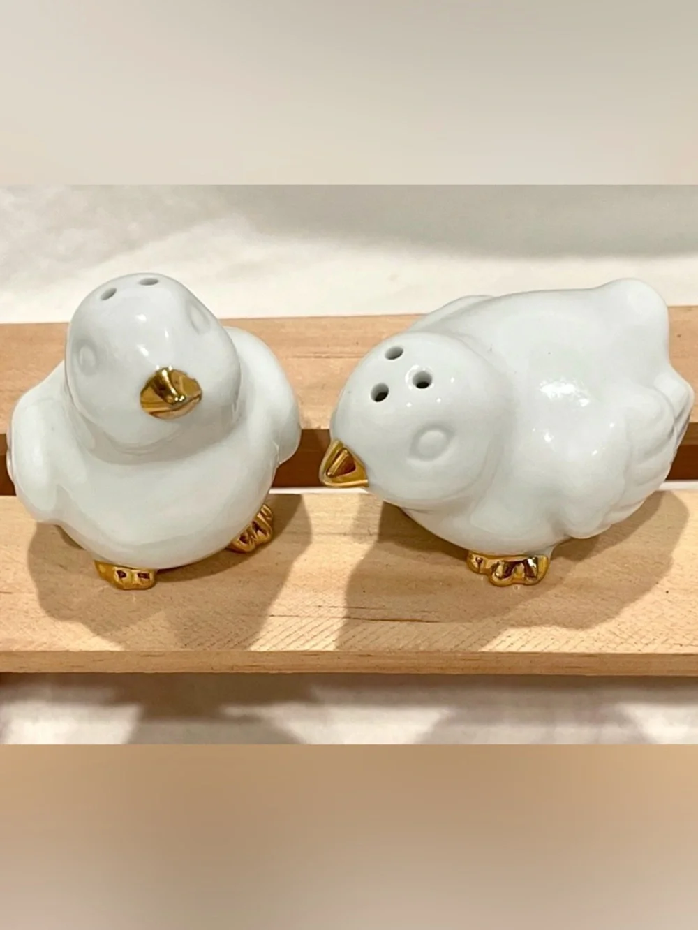 Adorable Target White Chicks Salt & Pepper Shakers w Gold Accents | EUC